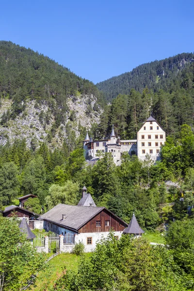 Castle and hotel Fernsteinsee in Tirol, Austria — Stock Photo, Image
