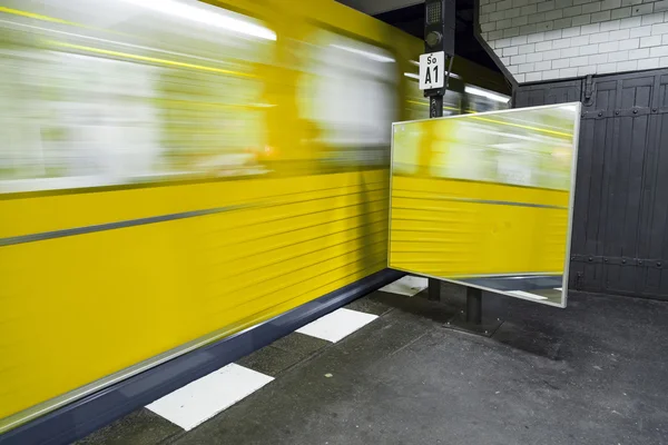 Train leaves the underground station — Stock Photo, Image