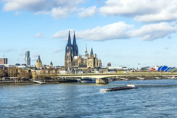 Skyline de Colonia con cúpula y puente — Foto de Stock