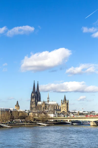 Köln skyline kupola és a bridge — Stock Fotó