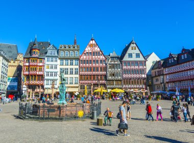 insanlar roemerberg Meydanı Frankfurt