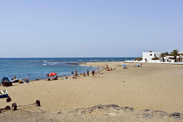 Ludzie się zrelaksować na plaży — Stockfoto