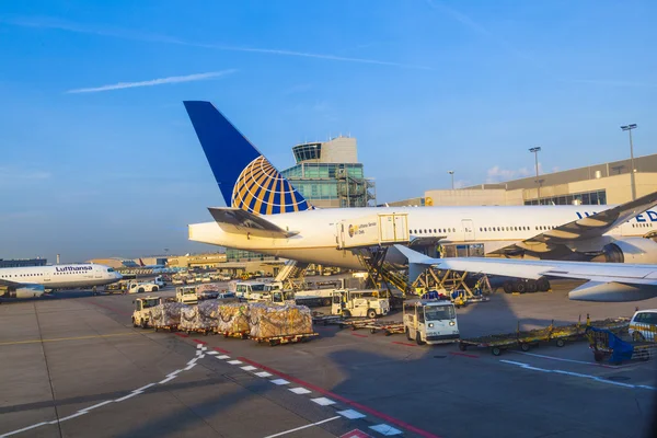 United Aircraft em pé no terminal 1 em Frankfurt — Fotografia de Stock