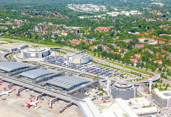 Antenn av flygplan vid grinden i terminal 2, hamburg — Stockfoto