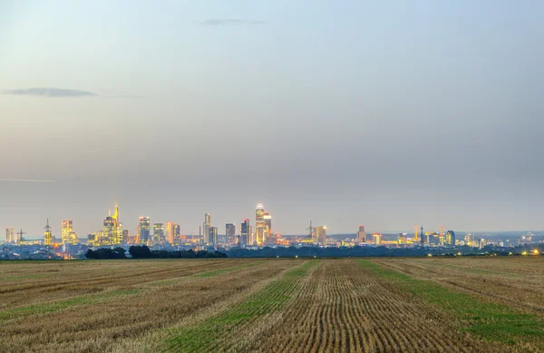 Miasto frankfurt w nocy — Zdjęcie stockowe