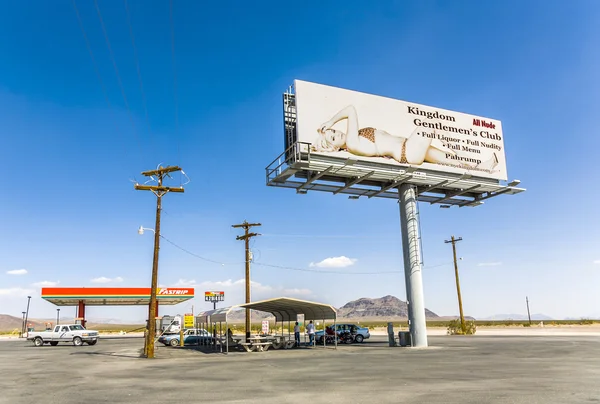 Reclame voor bordeel en bar nevada joe op staat route 160 — Stockfoto