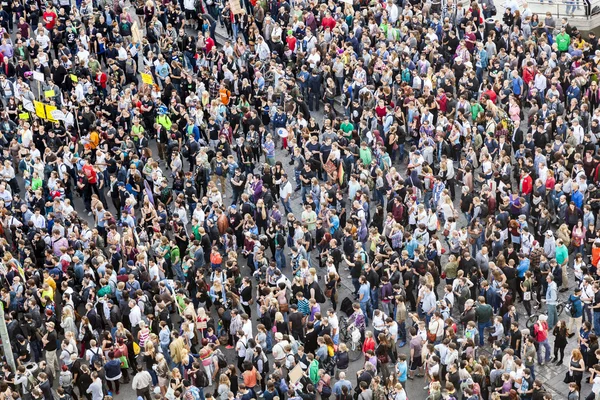 Persone manifestano contro l'aumento delle tasse GEMA per la musica — Foto Stock