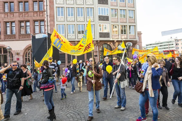 Děti na jejich první přijímání volání pro solidaritu se všemi c — Stock fotografie