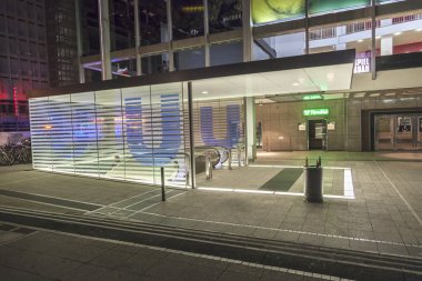 u-bahn istasyonu theaterplatz gece