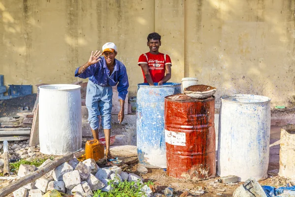 Werknemer op een bouwplaats in india — Stockfoto