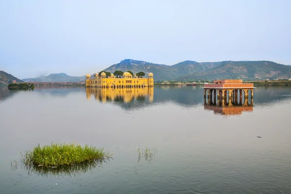 Дворец воды (Джал Махал) в озере Ман Сагар. Джайпур, Раджастан, я — стоковое фото