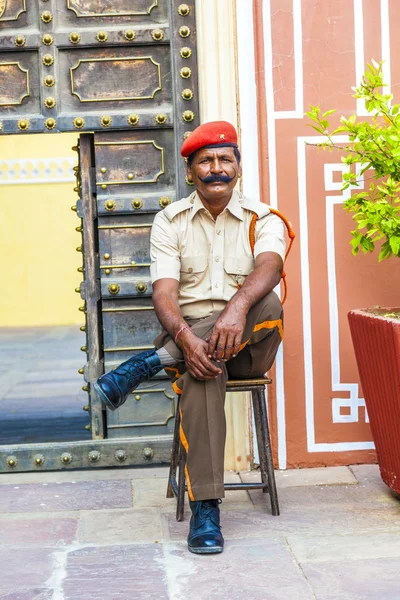 Indian guard at the entrance of the museum — Stock Photo, Image