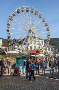 insanlar 24 barbarossamarkt Festivali tadını çıkarın. 