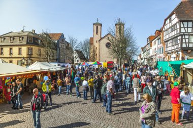 insanlar 24 barbarossamarkt Festivali tadını çıkarın. 
