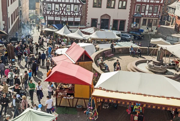 People enjoy the 24th Barbarossamarkt festival — Stock Photo, Image
