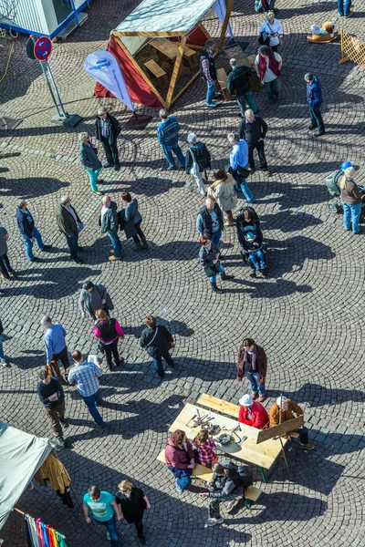 As pessoas apreciam o 24th Barbarossamarkt festival — Fotografia de Stock