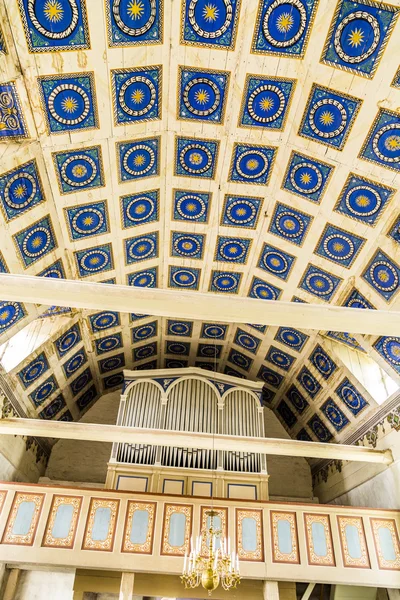 Beroemde kleine dorpskerk in benz — Stockfoto