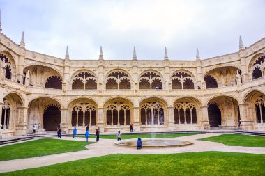 insanlar jeronimos monastery manastır ziyaret edin.