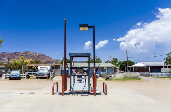 Posto de gasolina em lago perdido — Fotografia de Stock