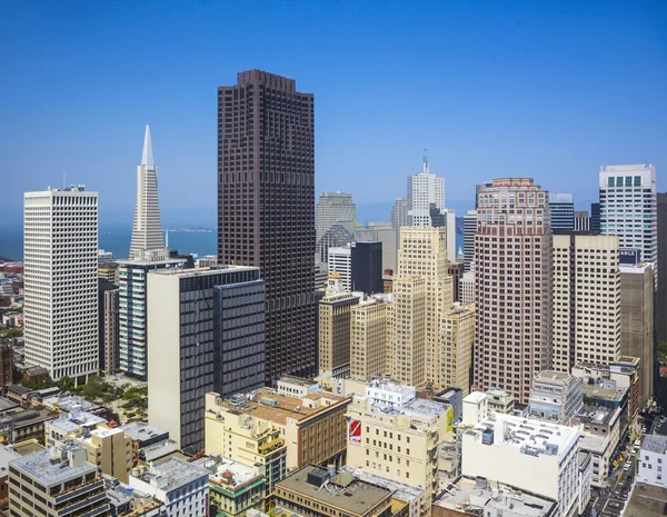 Uitzicht vanaf het dak aan de stad van san francisco — Stockfoto