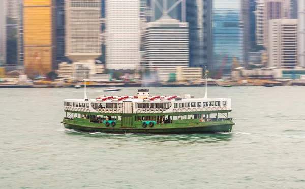 Paysage du port de Victoria et de l'emblématique Star Ferry de Hong Kong — Photo