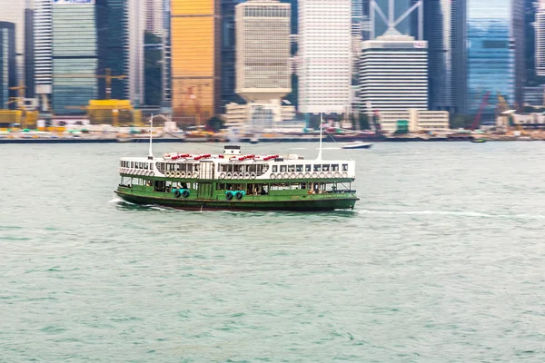 Paisagem do Porto de Victoria e da icónica Star Ferry m de Hong Kong — Fotografia de Stock