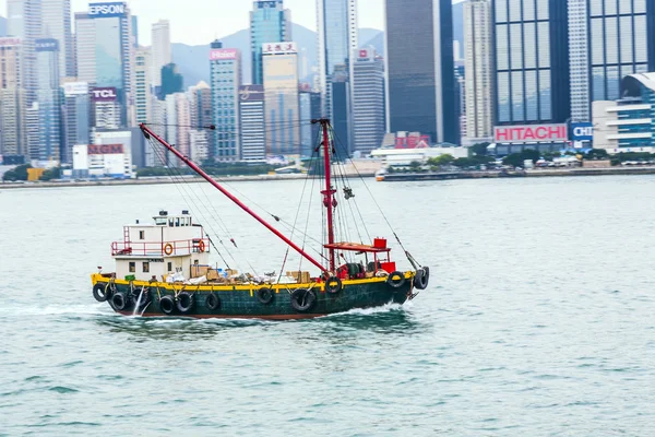 Schip varen victoria harbor met partij gasten — Stockfoto