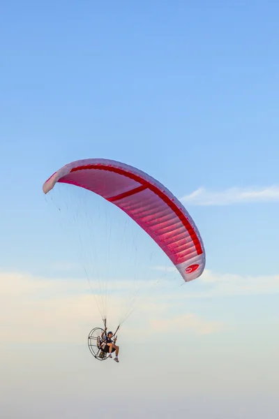 Parapente en el aire — Foto de Stock