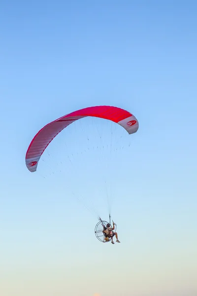 Parapente en el aire — Foto de Stock