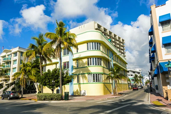 Kauniita taloja Art Deco tyyliin Etelä-Miami — kuvapankkivalokuva