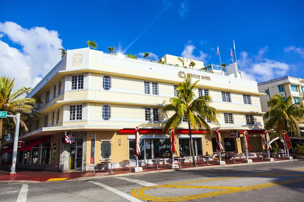 Schöne häuser im art deco-stil im süden miami — Stockfoto