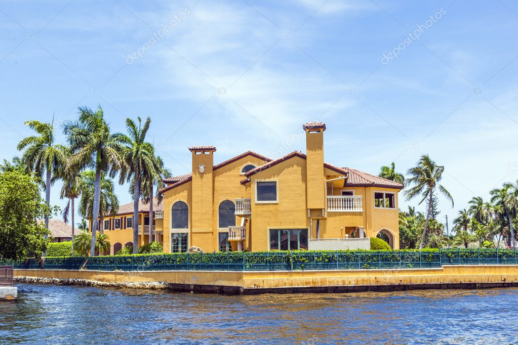 Fort Lauderdale kanaldan güzel evler göster — Stok Editoryel Fotoğraf