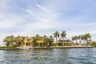 fort Lauderdale kanaldan güzel evler göster