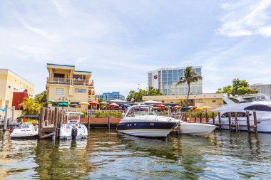 fort Lauderdale sahil tarafında tekneler