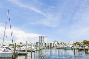 fort Lauderdale sahil tarafında tekneler
