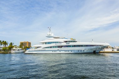 fort Lauderdale sahil tarafında tekneler