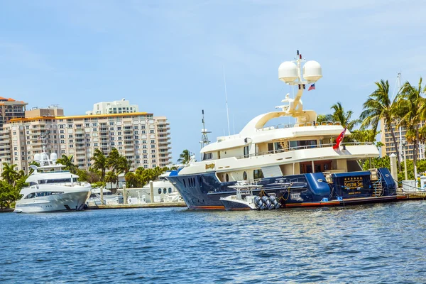 Boats at waterfront side in Fort lauderdale — Stock Photo, Image