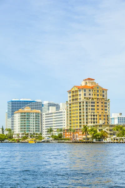 Skyline de Fort Lauderdale a partir do canal — Fotografia de Stock