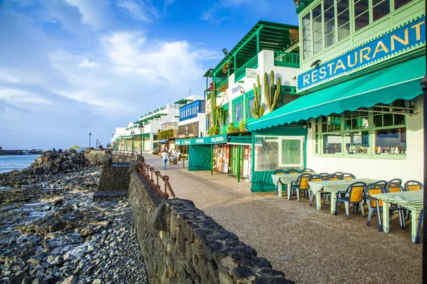 Paseo marítimo de la pintoresca Playa Blanca — Foto de Stock