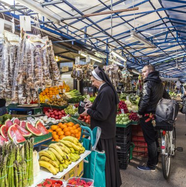 insanlar Pazar stary kleparz Krakow, p, mallarını satmak