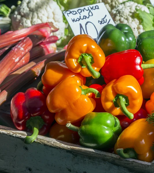 Paprika som säljs på marknaden stary kleparz i krakow, Polen — Stockfoto