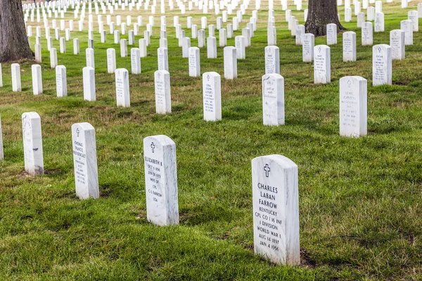 Grabsteine auf dem Nationalfriedhof von Arlington — Stockfoto