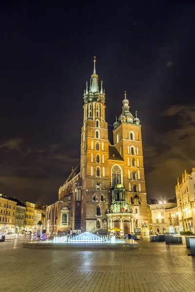 Iglesia gótica de Santa María, Iglesia Mariacki, en Cracovia — Foto de Stock