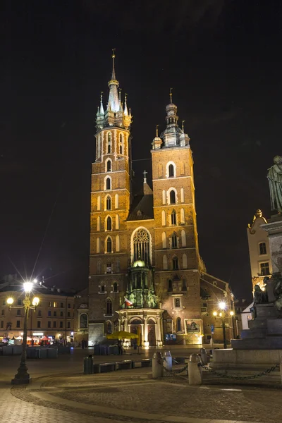 Église gothique St. Mary's, église Mariacki, à Cracovie — Photo