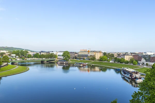 Vista aérea do rio Vístula com vista da manhã para a cidade velha o — Fotografia de Stock