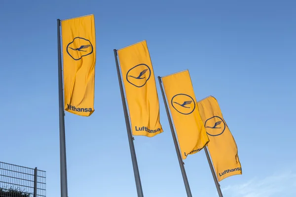 Bandera de Lufthansa con símbolo de Lufthansa — Foto de Stock