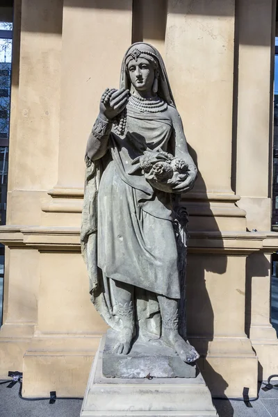 Estátua na bolsa de frankfurt que simboliza a Ásia — Fotografia de Stock