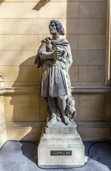 Statue at frankfurt stock exchange that symbolizes Australia — Stock Photo, Image