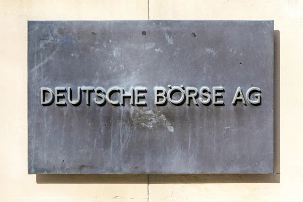 Sign deutsche Bjalá AG - Bolsa de valores alemana frente a Fran —  Fotos de Stock