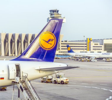 Lufthansa uçağı ayakta terminal 1, frankfurt airp